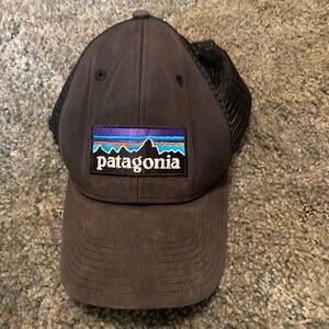 Patagonia p-6 logo trucker hat